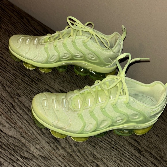 Women’s Nike vapormax - Picture 4 of 4